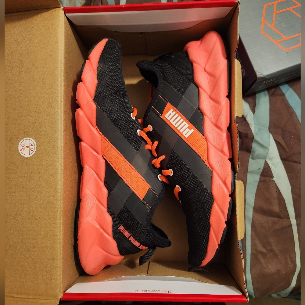 PUMA Tennis shoes